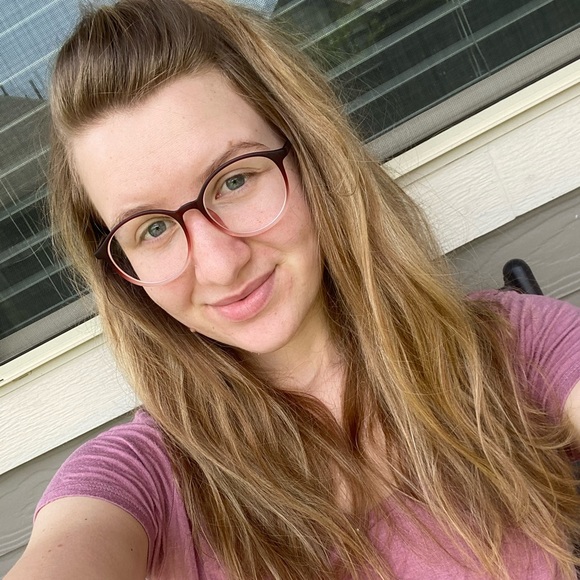 Meet your Posher, Danni - Picture 1 of 1